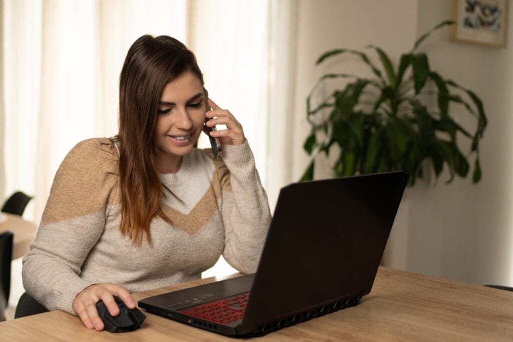 Services community manager - Photos - Hello Fox Communication Digitale - Emmanuelle Weber