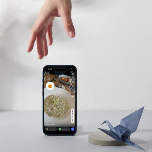 création de stories pour les réseaux sociaux par Hello Fox - community manager Drôme et Ardèche